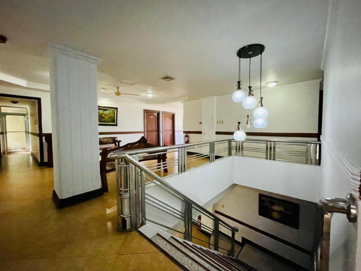 Drake Hotel Angeles City Exterior foto