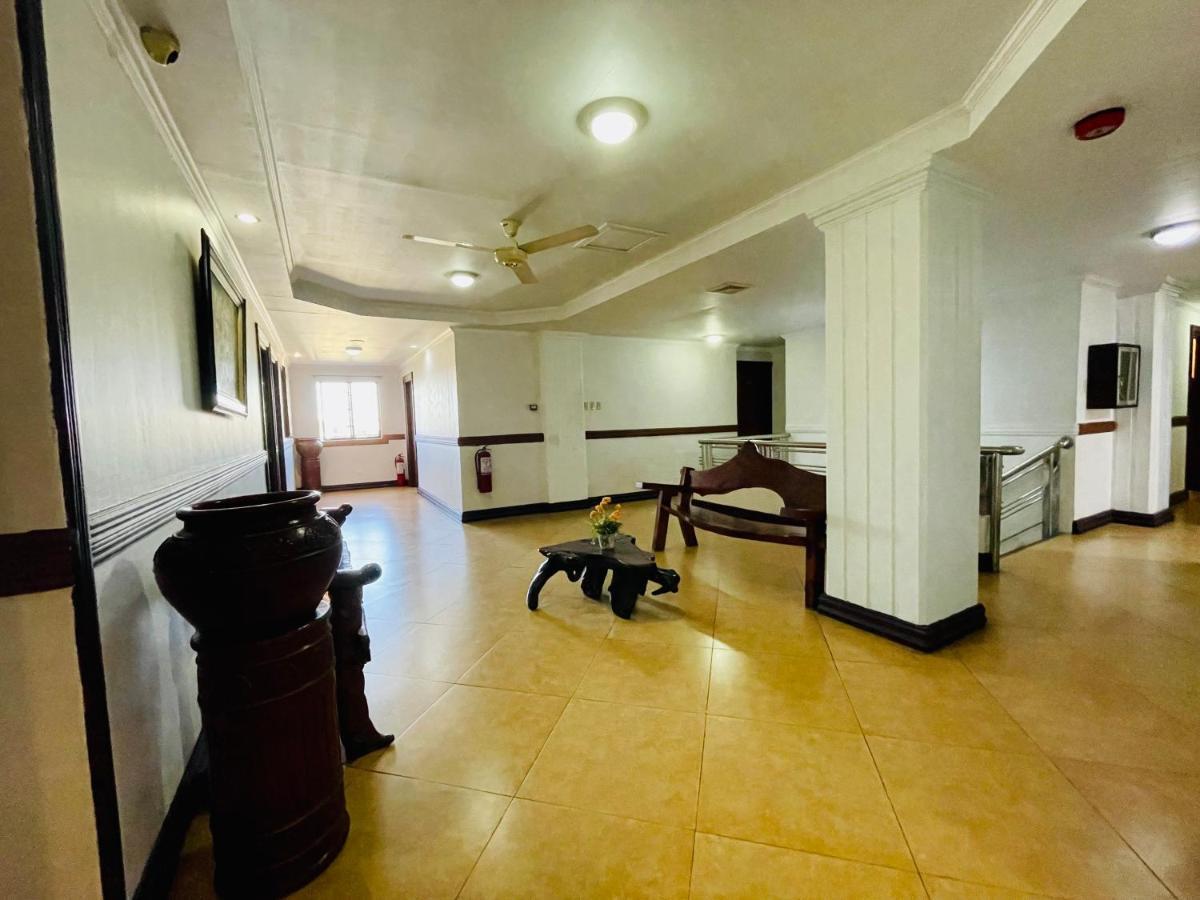 Drake Hotel Angeles City Exterior foto